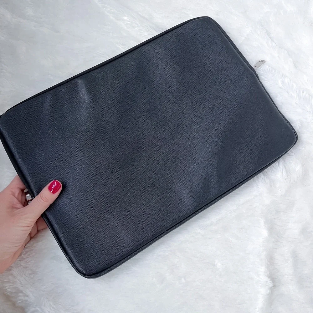 NIP NEW Guess Black Faux Leather Laptop Tablet Zip Case 16